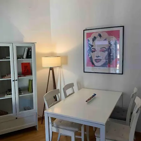 Smart Alexa, Hue & Mi - 4 Guests Apartment *